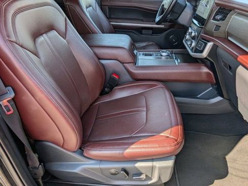 Used 2024 Ford Expedition Limited image 28