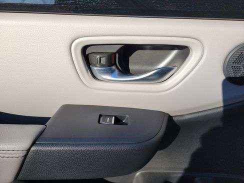 Used 2025 Honda Pilot EX-L image 23