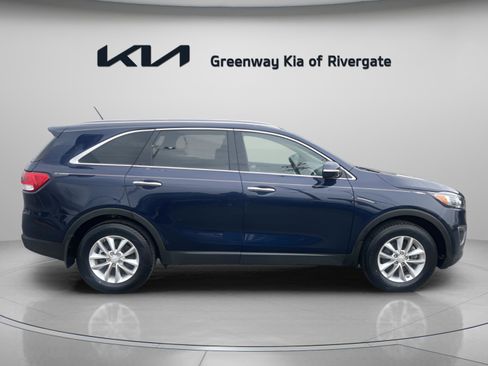 Used 2017 Kia Sorento FWD image 8