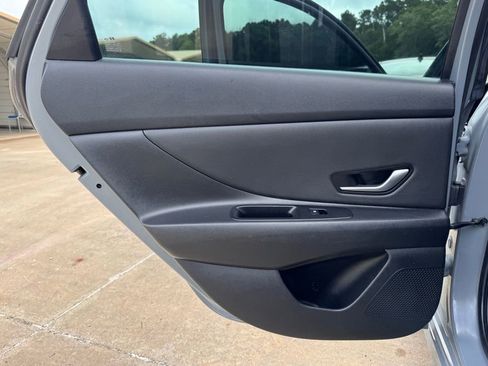 Used 2021 Hyundai Elantra SEL w/ Convenience Package FWD image 18