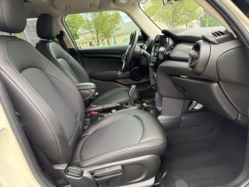Used 2020 MINI Cooper 4-Door Hardtop w/ Storage Package FWD image 29