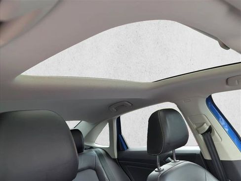 Used 2023 Volkswagen Jetta SE w/ Panoramic Sunroof Package FWD image 24