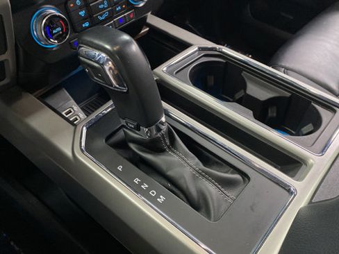 Used 2019 Ford F150 Lariat w/ Equipment Group 502A Luxury AWD/4WD image 20