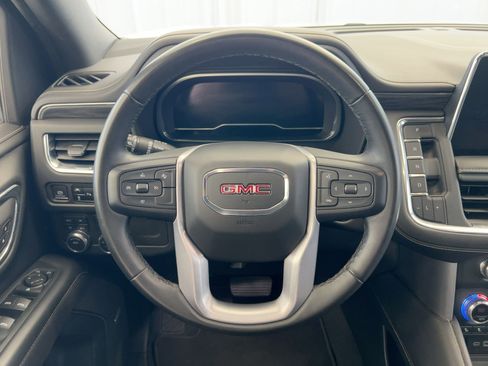 Used 2023 GMC Yukon SLT image 16