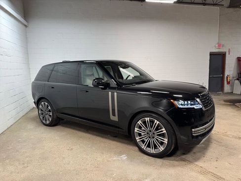 Used 2023 Land Rover Range Rover Long Wheelbase SE image 5