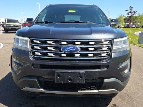 Used 2017 Ford Explorer XLT w/ Equipment Group 202A AWD/4WD image 3