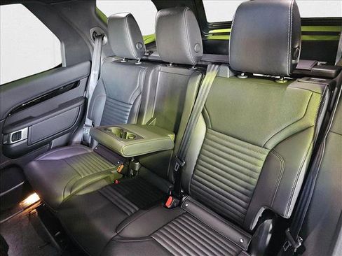 New 2025 Land Rover Discovery S image 14