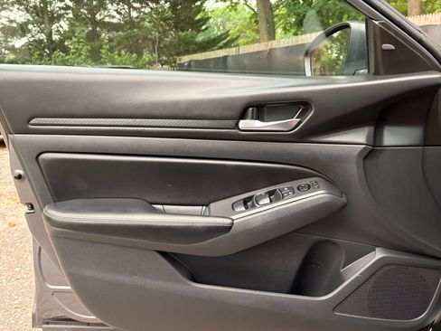 Used 2025 Nissan Altima 2.5 SV FWD image 18
