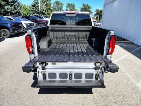 Used 2022 GMC Sierra 1500 SLT w/ SLT Premium Package AWD/4WD image 25