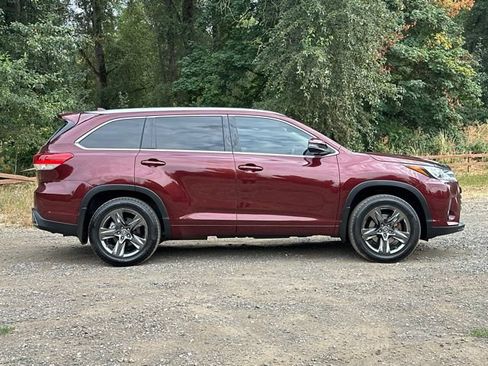 Used 2017 Toyota Highlander Limited Platinum AWD/4WD image 10