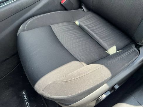 Used 2024 Nissan Altima 2.5 SV FWD image 9