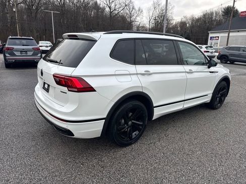 Certified 2023 Volkswagen Tiguan SE R-Line image 9