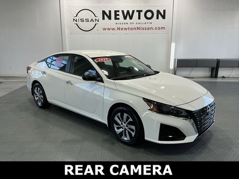 Used 2025 Nissan Altima 2.5 S image 1