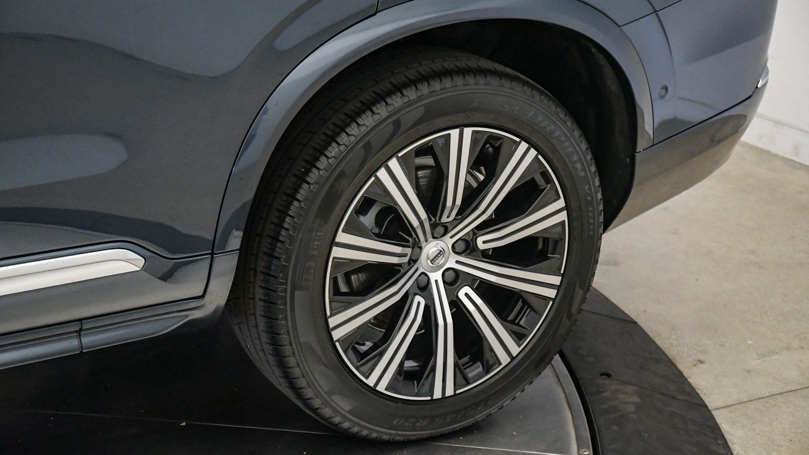 Certified 2023 Volvo XC90 B6 Plus w/ Protection Package Premier AWD/4WD image 11