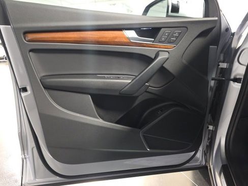 Used 2023 Audi Q5 2.0T Premium w/ Convenience Package image 12