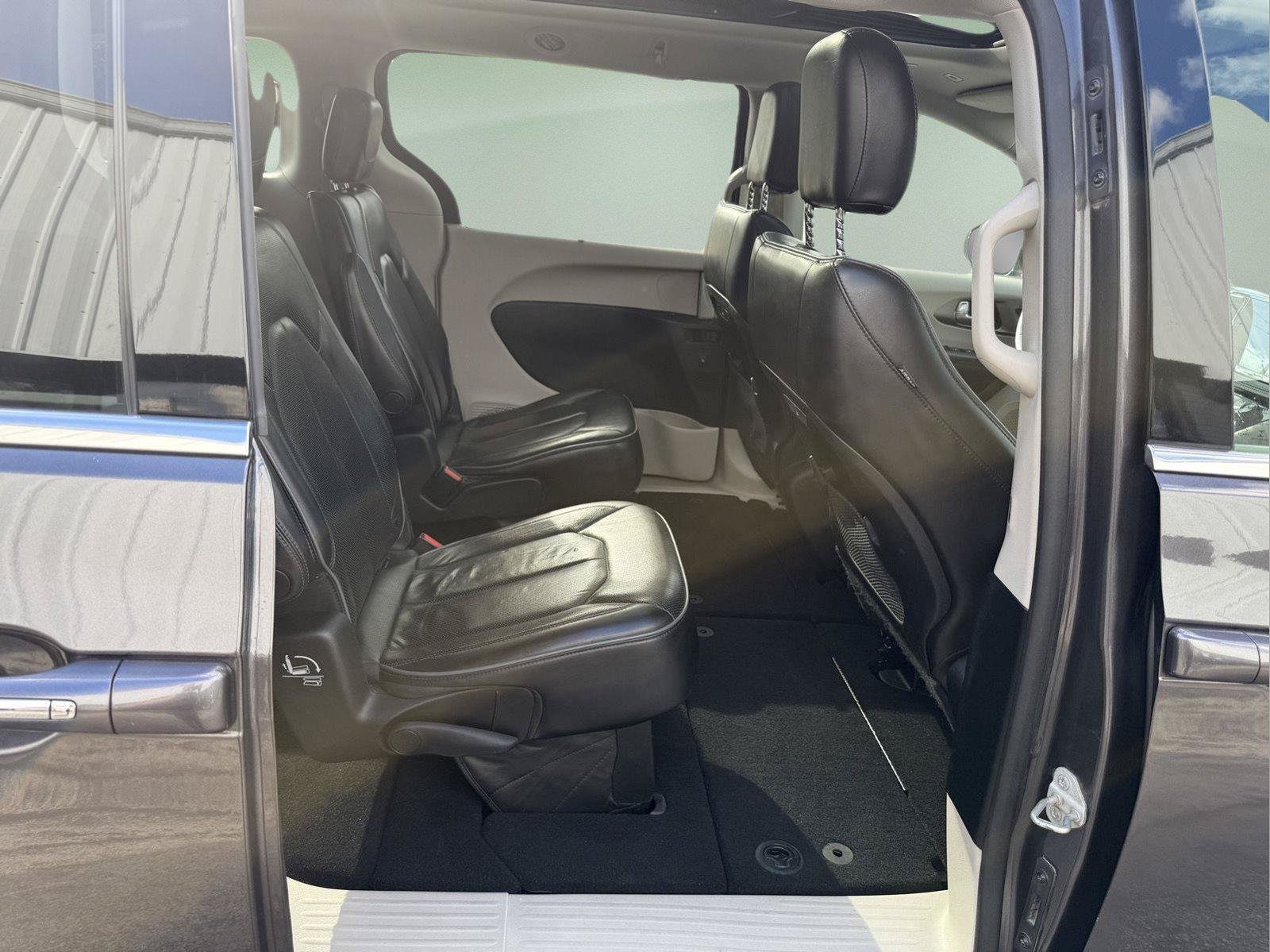 Used 2019 Chrysler Pacifica Limited FWD image 21