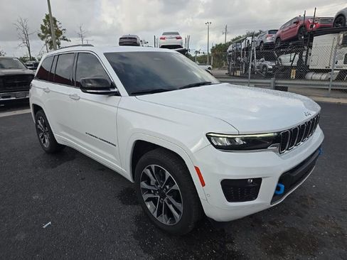 Used 2022 Jeep Grand Cherokee Overland AWD/4WD image 3