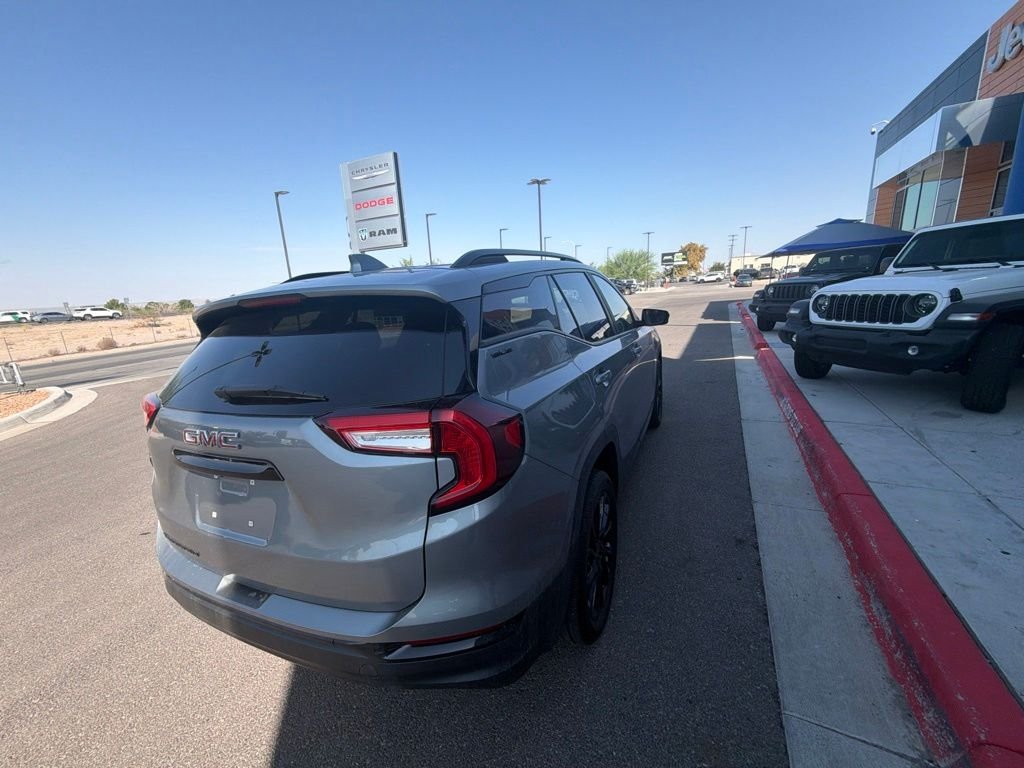 Used 2023 GMC Terrain SLE w/ Elevation Edition FWD image 12