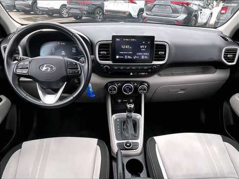 Used 2023 Hyundai Venue SEL image 21
