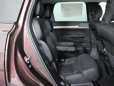 New 2025 Volvo EX90 Ultra w/ Protection Package Premier image 11