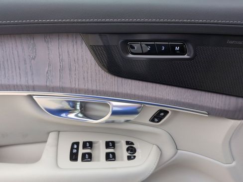 New 2026 Volvo XC90 B6 Ultra image 15