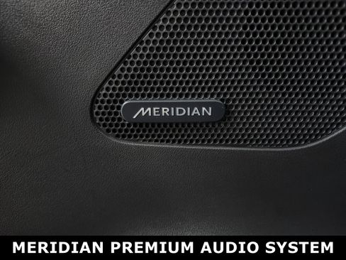 Used 2020 Jaguar F-PACE Premium image 18