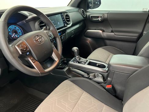 Used 2023 Toyota Tacoma TRD Off-Road w/ Black Out Package (TMS) AWD/4WD image 15