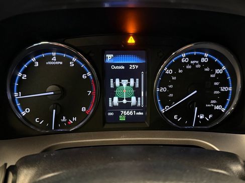 Used 2018 Toyota RAV4 Limited image 10