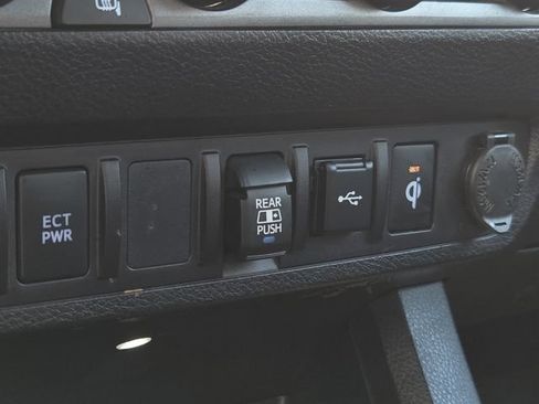 Certified 2023 Toyota Tacoma TRD Off-Road AWD/4WD image 28