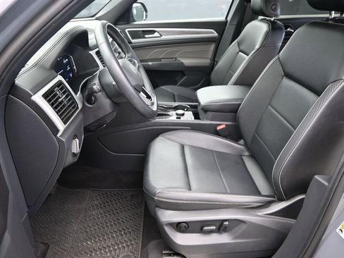 Used 2022 Volkswagen Atlas Cross Sport SE w/ Panoramic Sunroof Package image 15