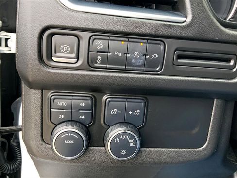 Used 2021 Chevrolet Tahoe Z71 w/ Rear Media and Nav Package image 33