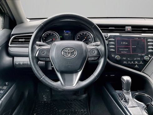 Used 2020 Toyota Camry SE FWD image 8