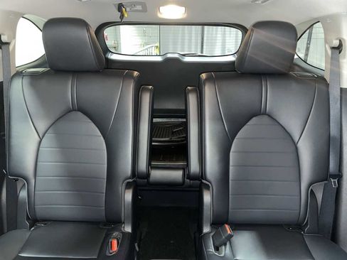 Used 2023 Toyota Highlander XLE image 22