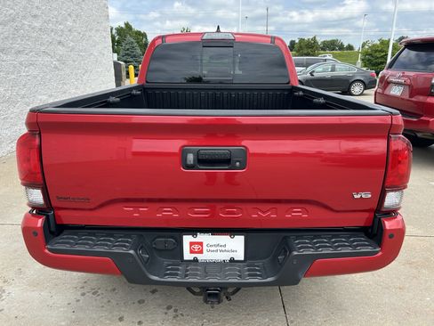 Certified 2018 Toyota Tacoma TRD Off-Road w/ Technology Package AWD/4WD image 5