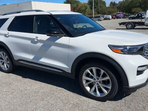Used 2022 Ford Explorer Platinum w/ Equipment Group 601A image 15