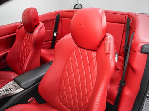 Used 2010 Ferrari California RWD image 40