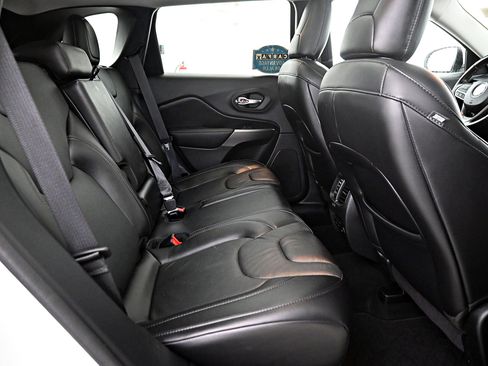 Used 2020 Jeep Cherokee Limited image 29