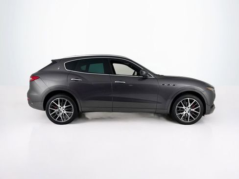 Used 2017 Maserati Levante w/ Luxury Package AWD/4WD image 6