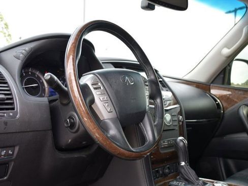 Used 2017 INFINITI QX80 4WD w/ Driver Assistance Package image 14