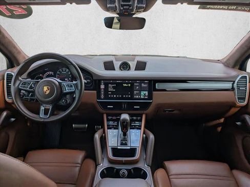 Used 2021 Porsche Cayenne Turbo image 19