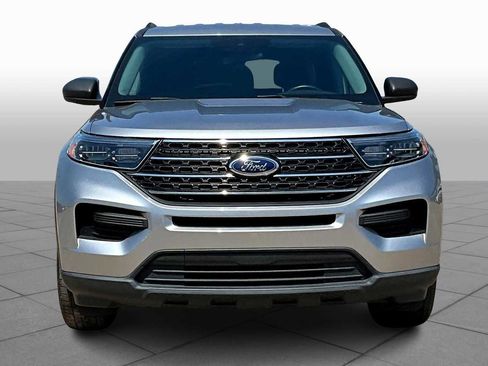 Used 2022 Ford Explorer XLT image 3