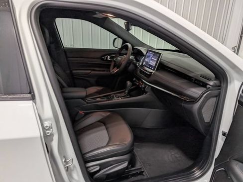 Used 2025 Jeep Compass Latitude w/ Altitude Special Edition AWD/4WD image 28