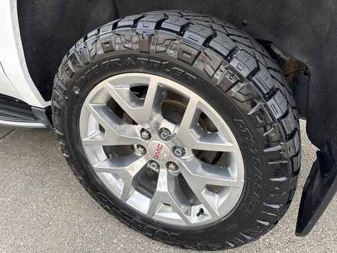 Used 2018 GMC Yukon XL SLT AWD/4WD image 16