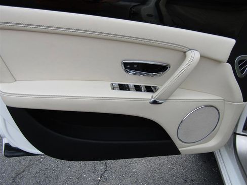 Used 2017 Bentley Flying Spur V8 image 9