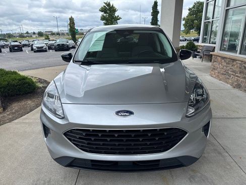 Used 2022 Ford Escape SE w/ SE Sport Appearance Package image 3