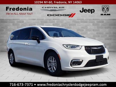 New 2026 Chrysler Pacifica Select