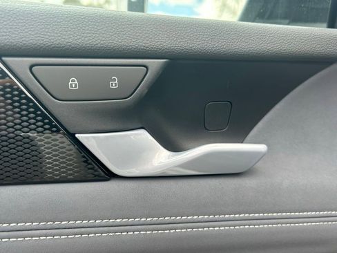 New 2026 Volkswagen Tiguan SE R-Line image 19