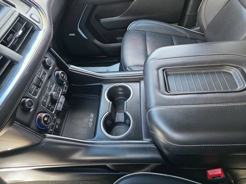 Used 2024 Chevrolet Tahoe Premier AWD/4WD image 53