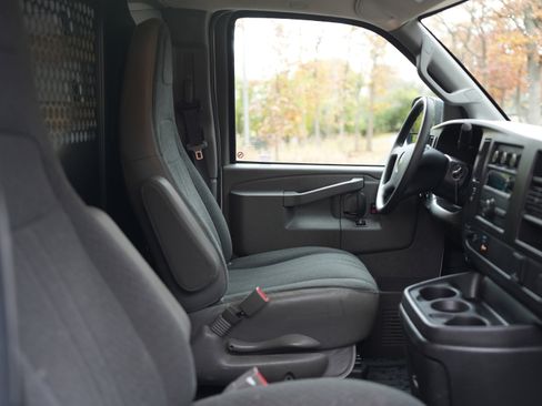 Used 2023 Chevrolet Express 2500 w/ Driver Convenience Package image 16