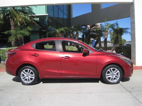 Used 2017 Toyota Yaris iA FWD image 9